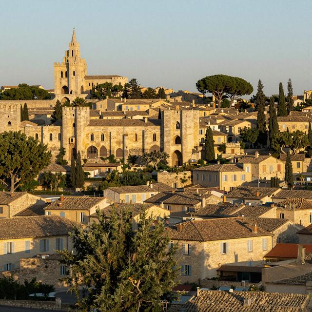 7-Day Outdoor Travel Guide to Avignon: Exploring Provence’s Natural Beauty and Rich History