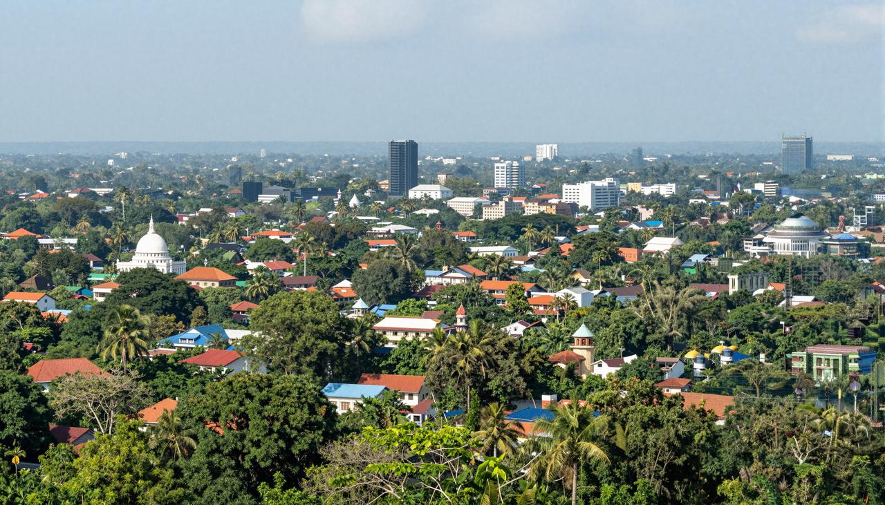 Terjemahkan deskripsi wisata berikut ke dalam Bahasa Indonesia, dengan tetap mempertahankan gaya penulisan khas editorial pariwisata:

Panduan Wisata Kuliner 7 Hari di Sri Lanka: Perjalanan Selera dari Kolombo hingga Kandy