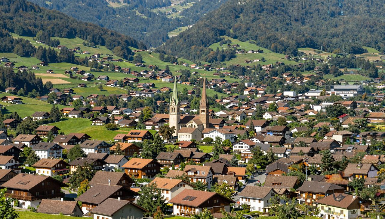 4 Hari Wisata Budaya Mendalam: Panduan Lengkap Menyelami Arsitektur, Seni, dan Tradisi di Swiss