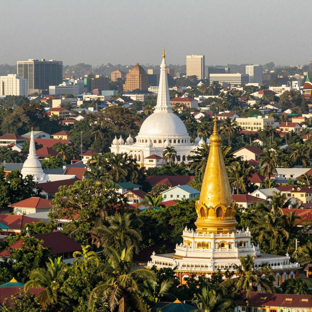 Traduction en français du texte touristique suivant, en conservant le style rédactionnel propre au tourisme :

Guide shopping de 5 jours au Sri Lanka : itinéraire des boutiques de qualité de Colombo à Kandy
