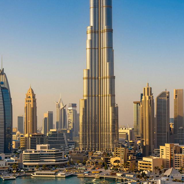 دليل سياحي لتجربة المأكولات في الإمارات خلال 3 أيام: قائمة الأطباق الواجب تجربتها والتجارب الأصيلة في دبي وأبوظبي