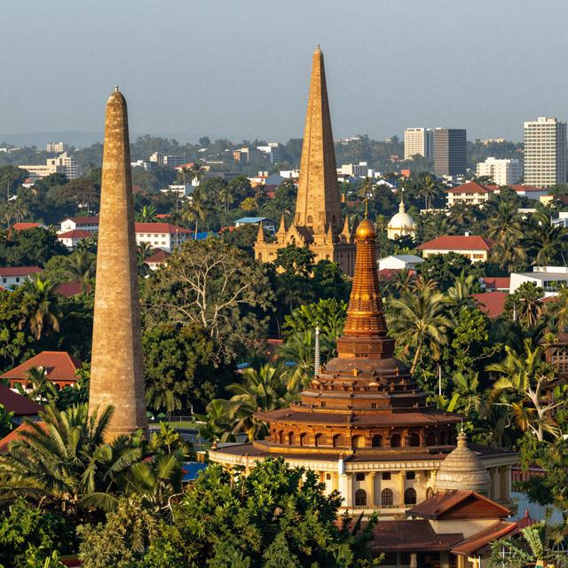 Traduction en français du descriptif touristique, en conservant le style rédactionnel propre au tourisme :

Guide de 3 jours pour une immersion culturelle au Sri Lanka : un voyage au cœur des anciennes capitales et des arts traditionnels