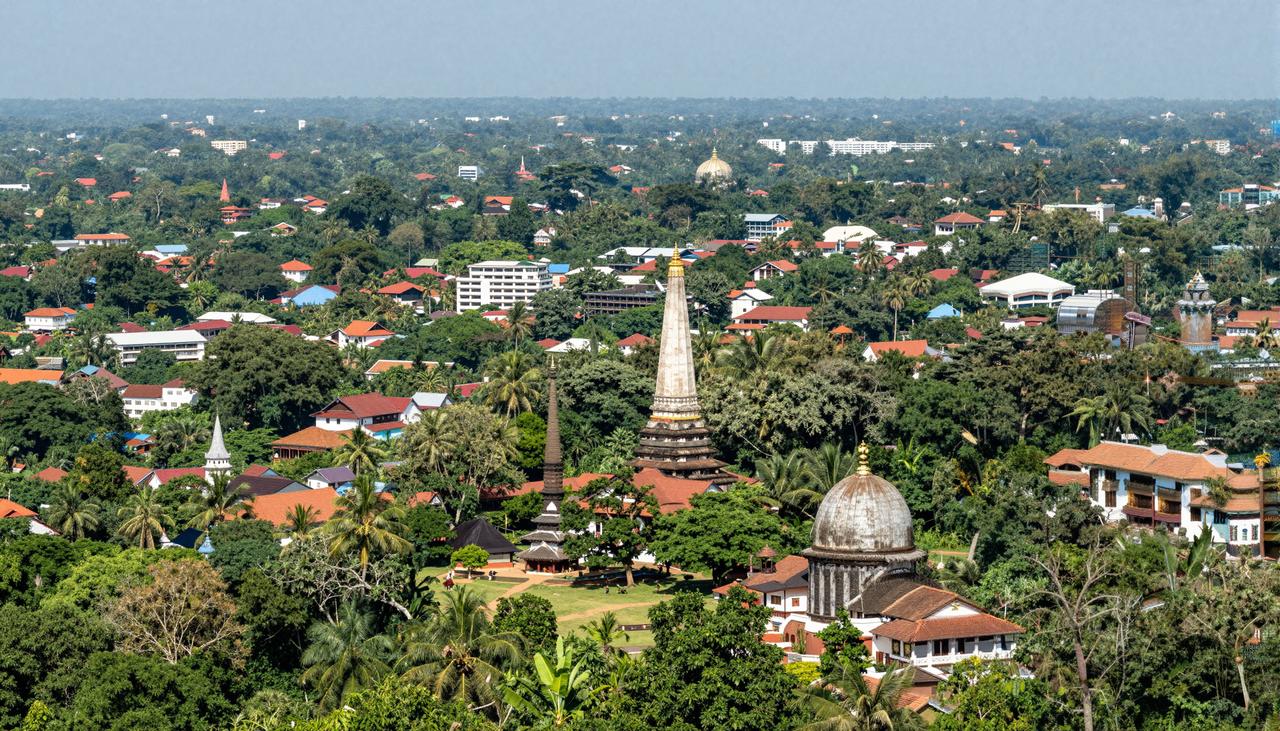 Traduction en français du descriptif touristique, en conservant le style rédactionnel propre au tourisme :

Guide de 3 jours pour une immersion culturelle au Sri Lanka : un voyage au cœur des anciennes capitales et des arts traditionnels