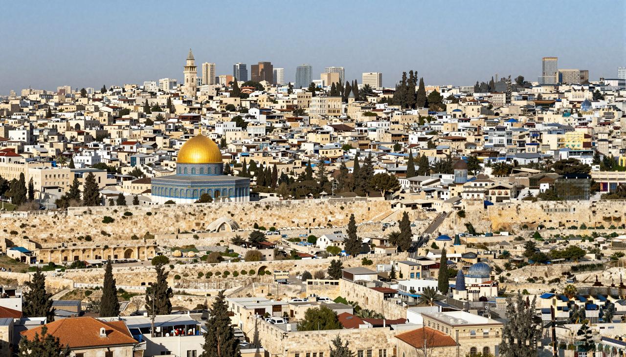 Tradução para o português da seguinte apresentação turística, mantendo o estilo editorial:

Roteiro de 5 dias pela cultura de Israel