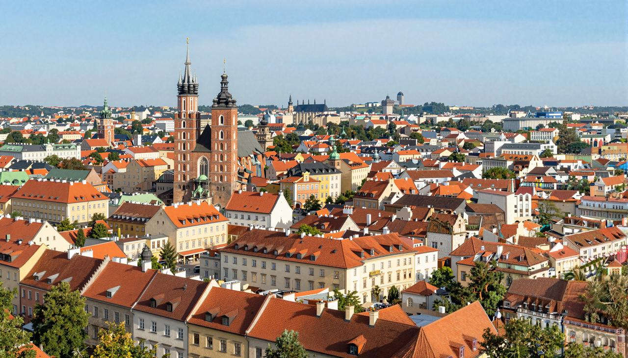 Panduan Wisata Kuliner 7 Hari di Polandia: Daftar Makanan Wajib Coba di Warsawa, Krakow, dan Wroclaw