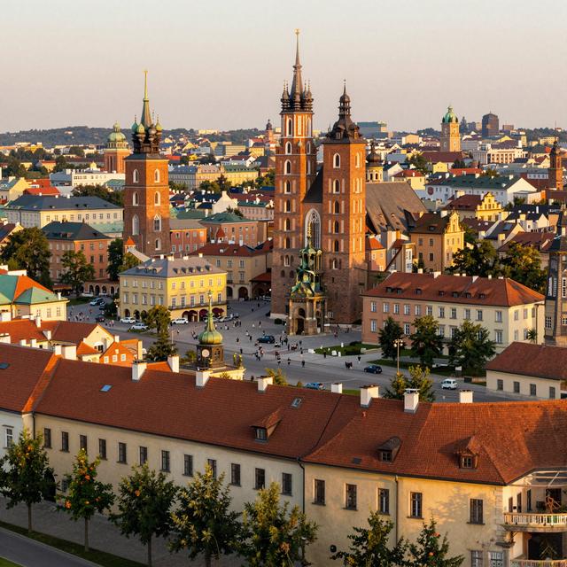 Panduan Wisata Bebas 7 Hari di Polandia: Warsawa + Krakow + Auschwitz