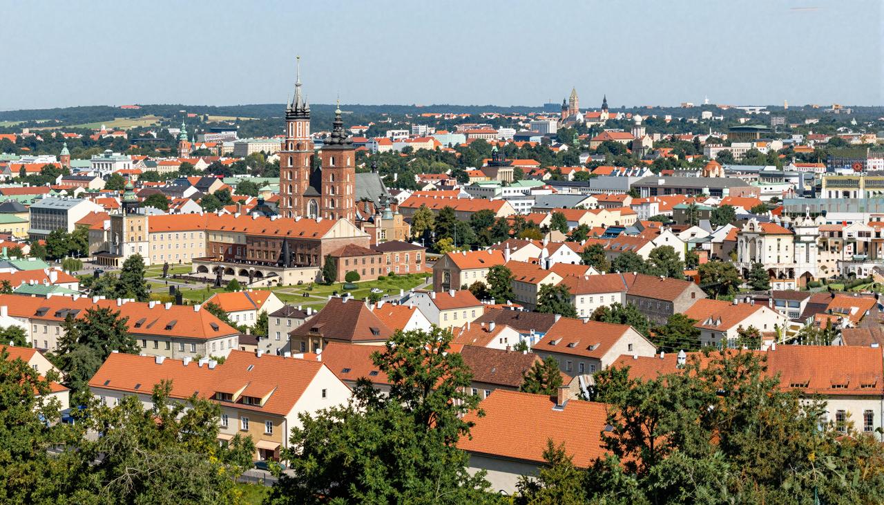 Panduan Wisata Bebas 7 Hari di Polandia: Warsawa + Krakow + Auschwitz