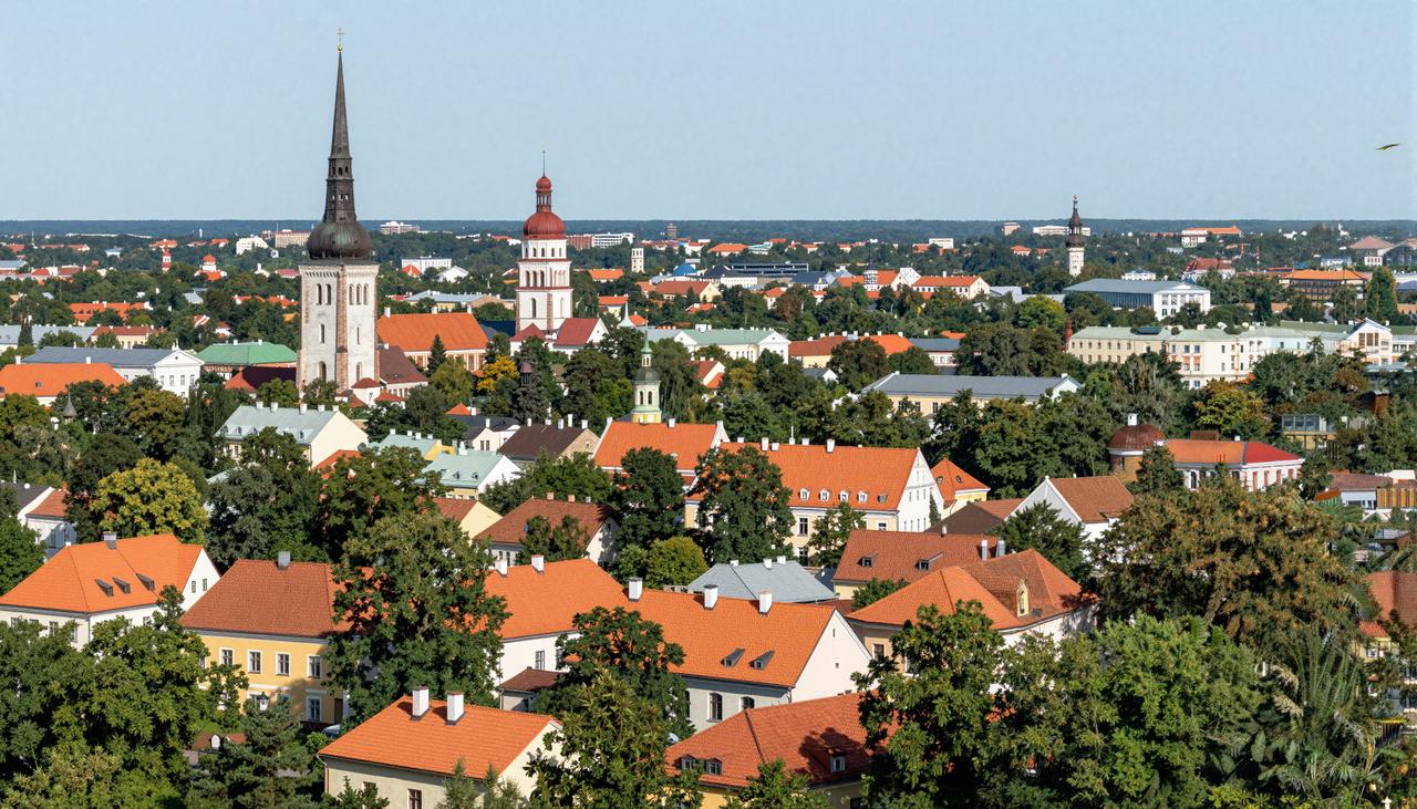 Terjemahkan deskripsi wisata berikut ke dalam Bahasa Indonesia, dengan tetap mempertahankan gaya penulisan editorial pariwisata:

Panduan Liburan Bebas 3 Hari di Latvia